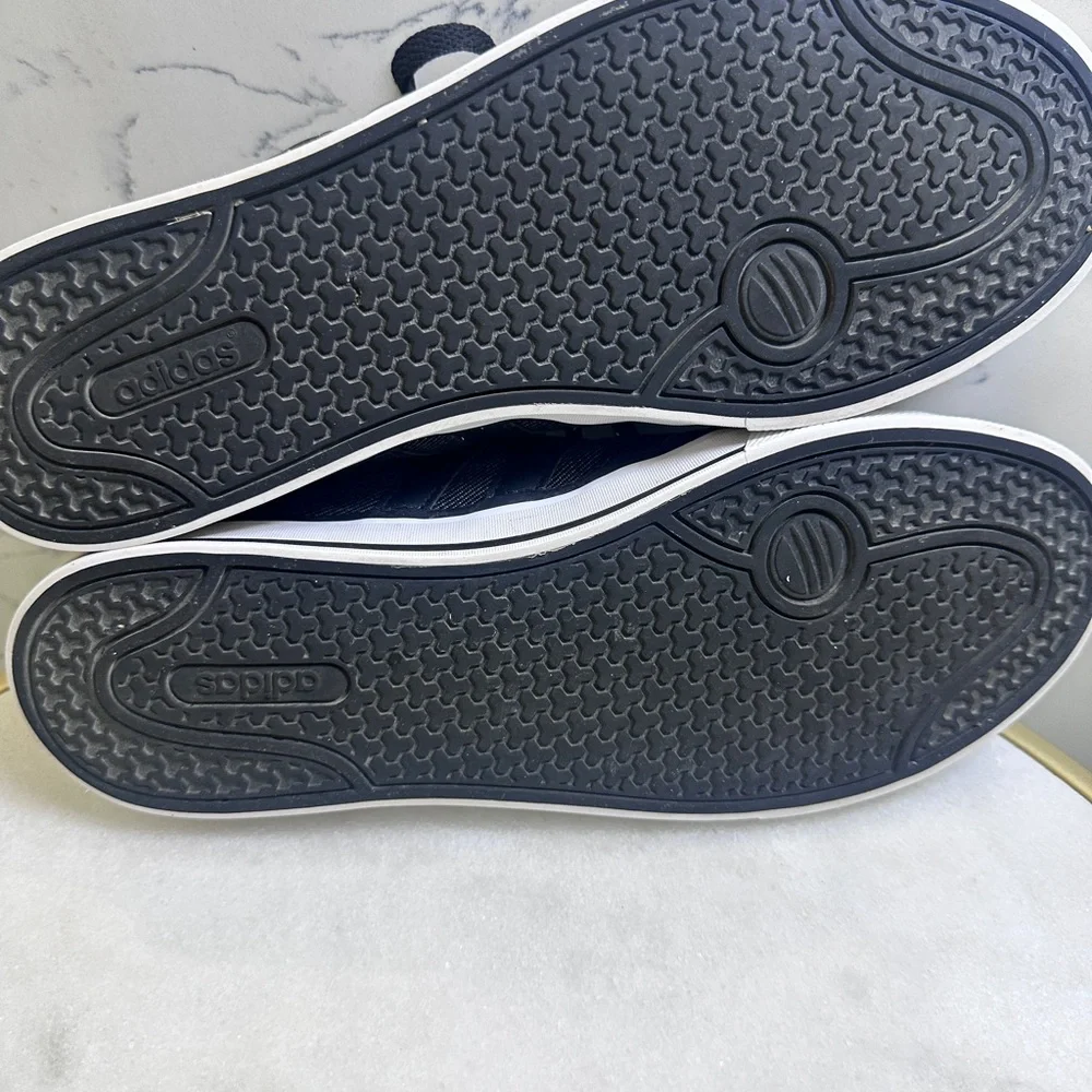 Men’s Adidas SE Daily Vulc Black and White Sneakers - Picture 4 of 5